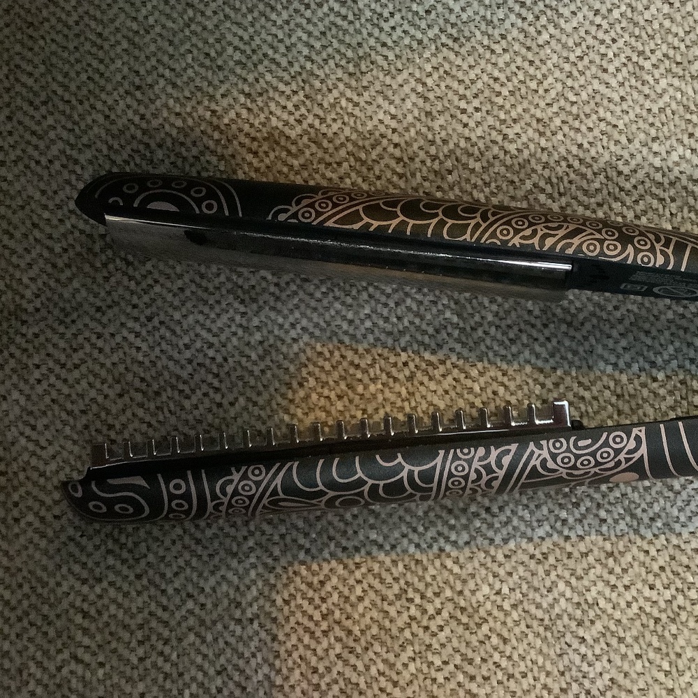 Black and Rose Gold Patterned Hair Styling Iron with Ceramic Plates